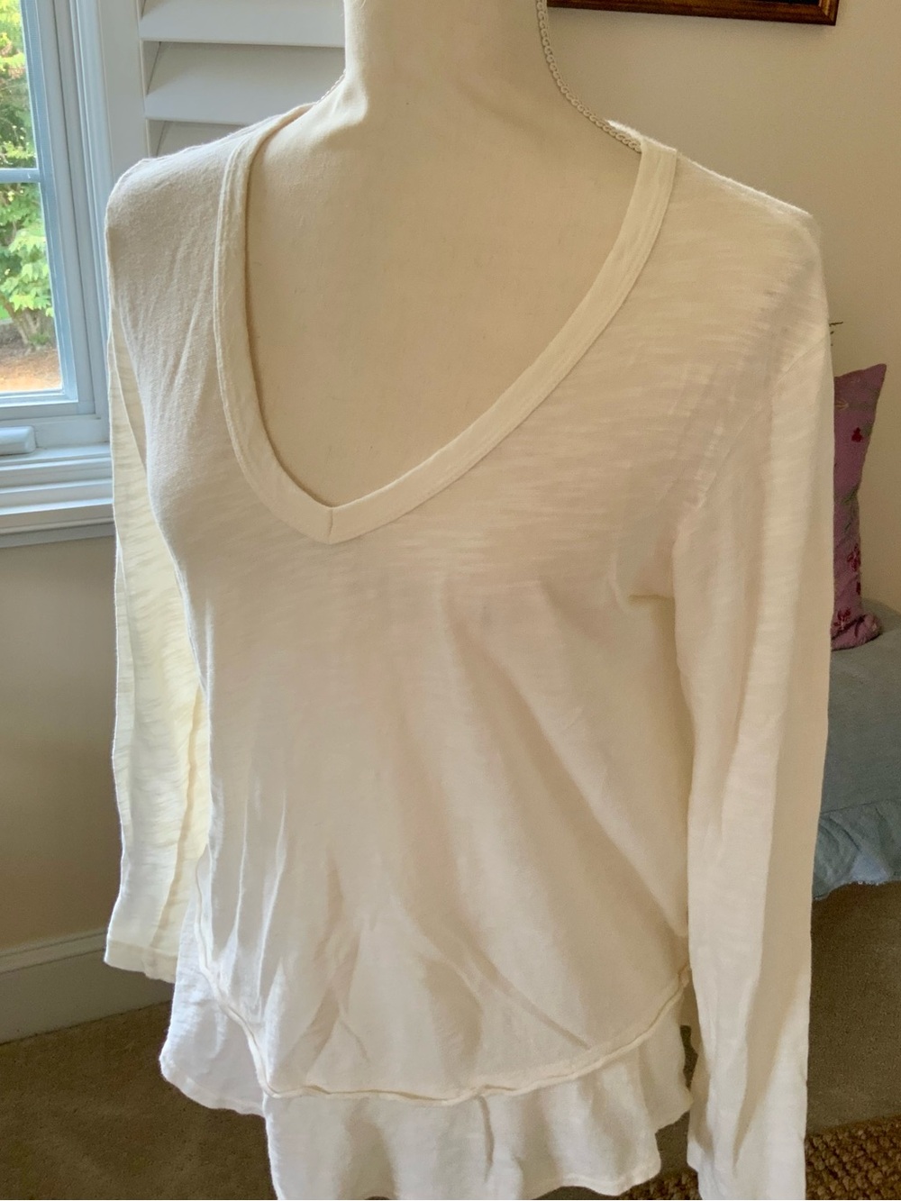 Anthropologie Left of Center Cream V-Neck Long-Sleeve Layered-Hem Top - Picture 2 of 6